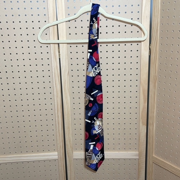 🍀5/$25🍀 Vintage Coca-Cola Tie - Picture 1 of 8